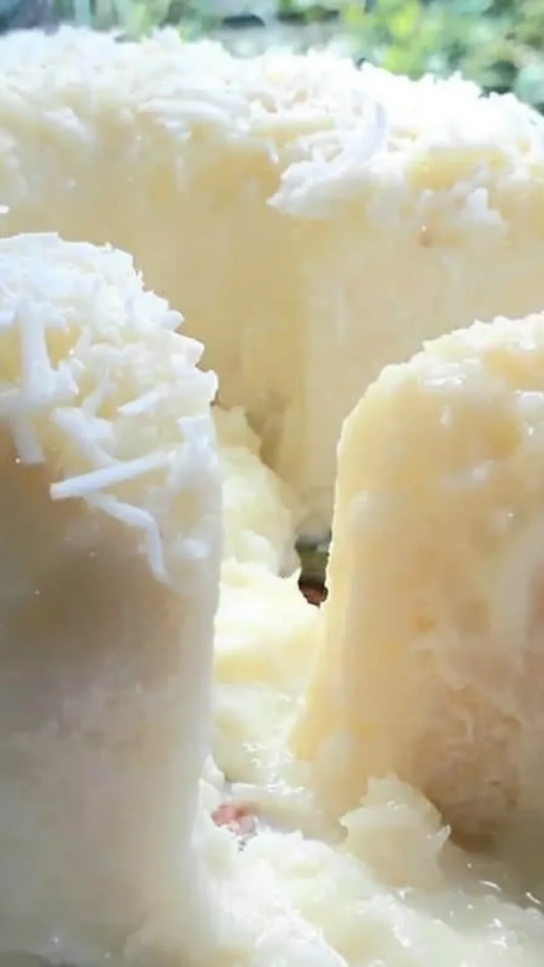 Bolo de tapioca que não vai ao forno é só misturar os ingredientes e levar à geladeira uma delícia