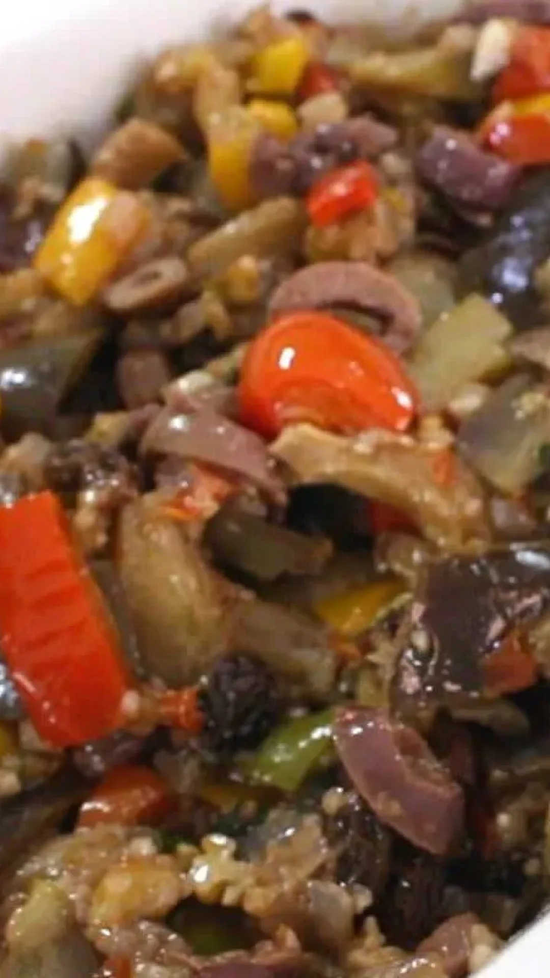 Caponata de berinjela deliciosa para servir junto com almoço ou para acompanhar lanches