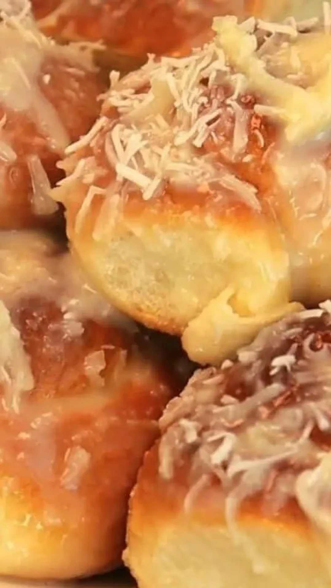 Rosquinha caseira de coco com massa leve e perfeita para o café da tarde