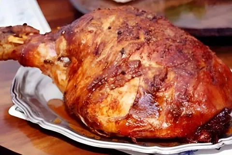 A famosa receita de pernil assado do chef André deliciosa e 