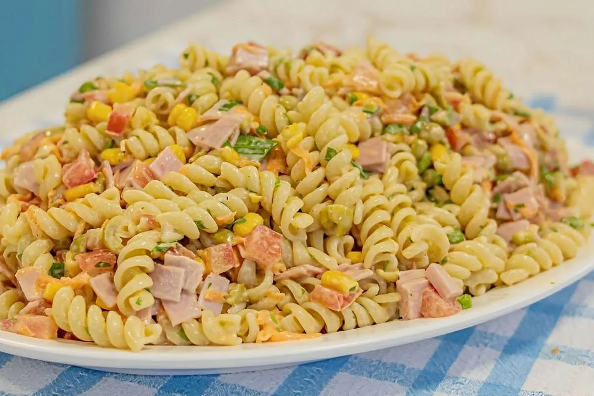 A receita que sempre faz sucesso no churrasco: macarronese o