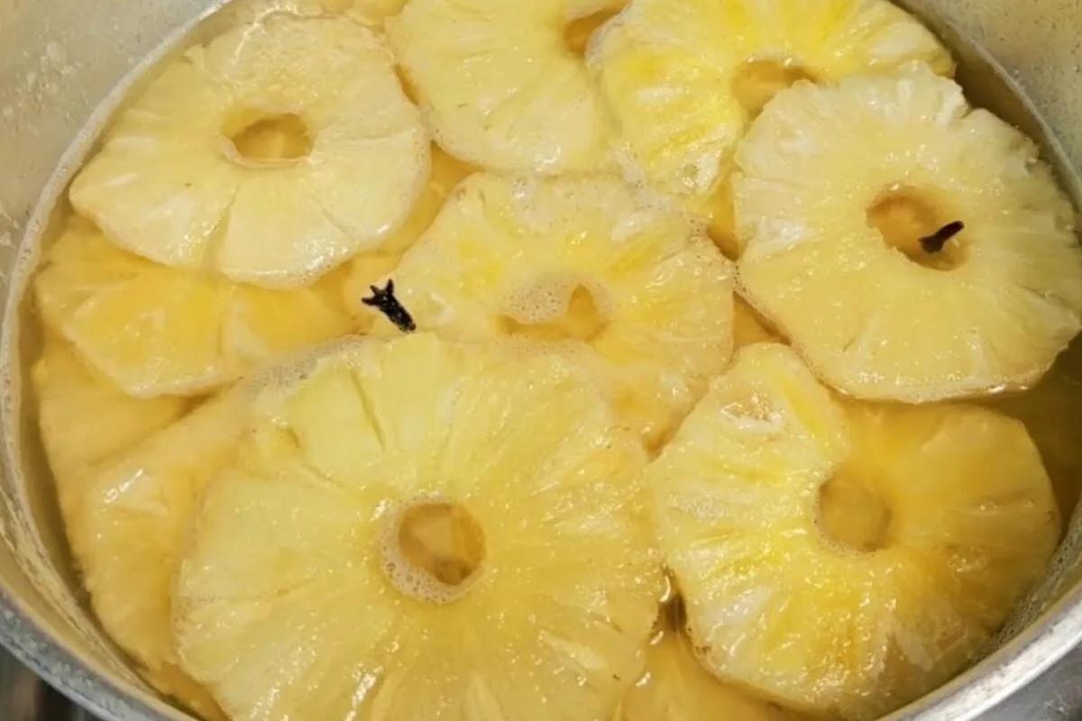 Abacaxi em calda caseiro, que é fácil e rápido, perfeito par