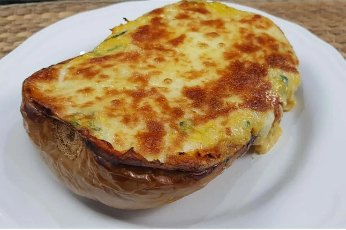 Abóbora gratinada no forno com queijo e tempero especial, um