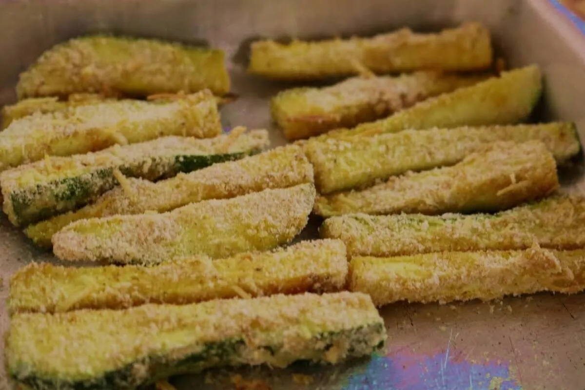 Abobrinha empanada e crocante: um acompanhamento delicioso p