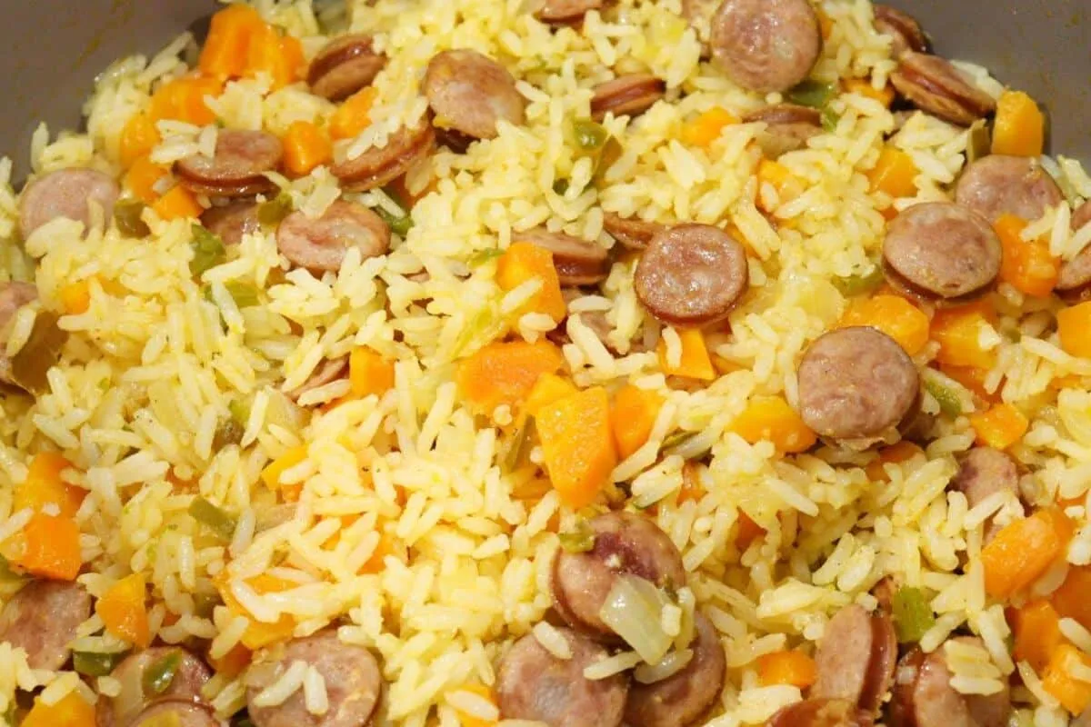 Almoço de 1 panela só, uma receita completa que reúne pratic