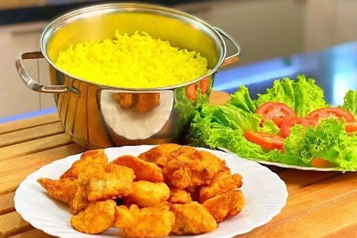 Almoço fácil e completo com um frango frito crocante igual d