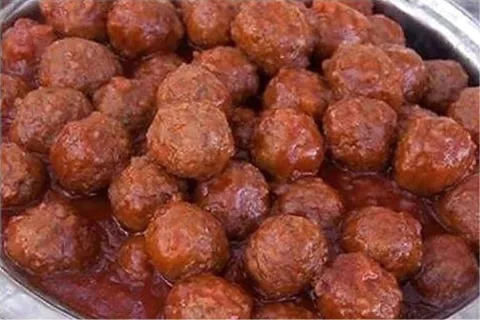 Almôndega de carne moída prática é só misturar tudo com as m