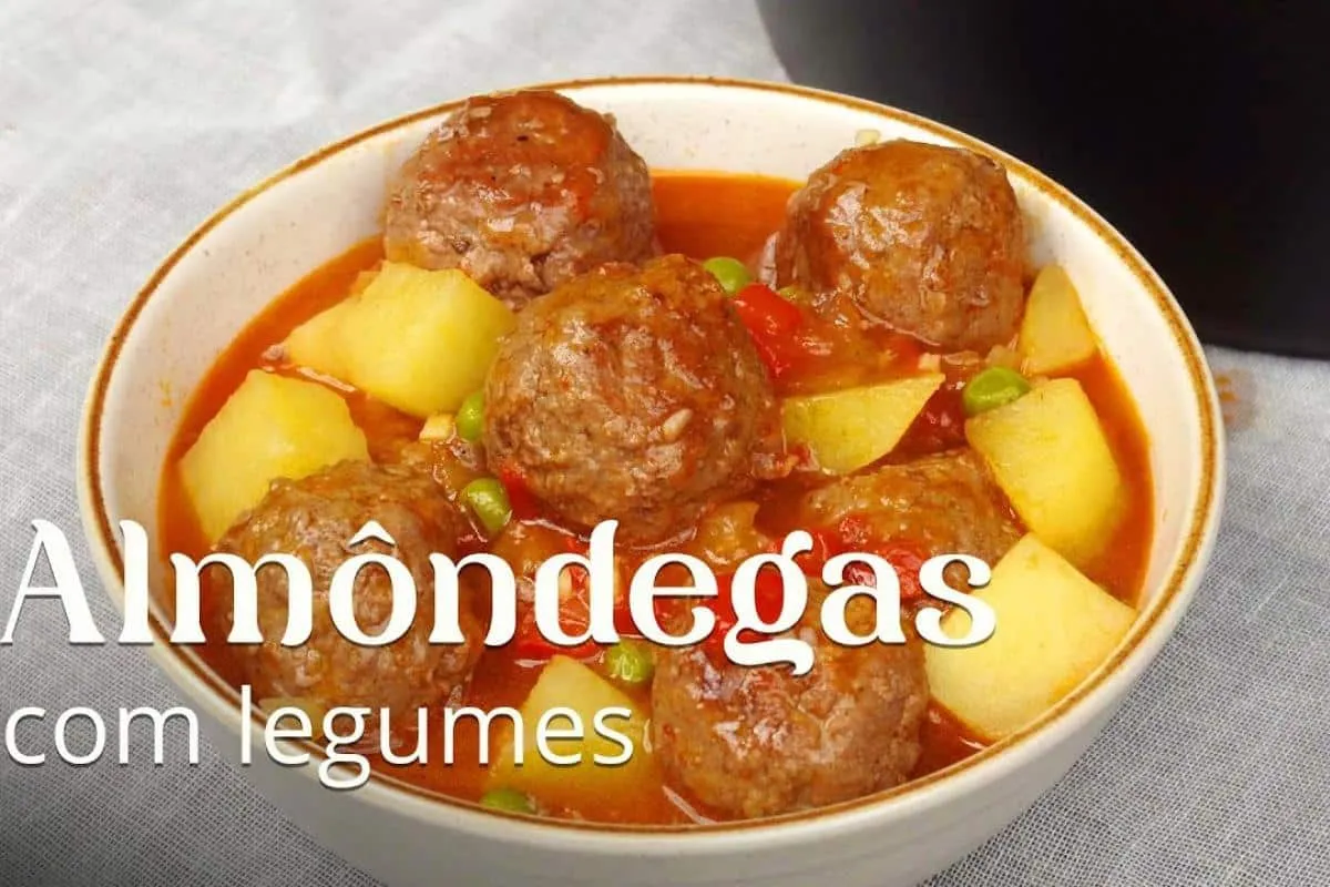 Almôndegas com legumes muito suculenta e saborosa para a hor
