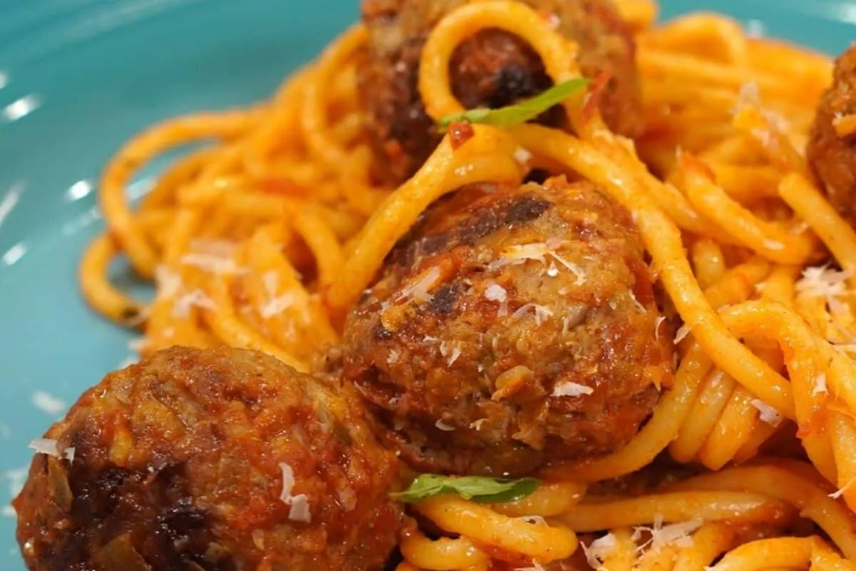 Almôndegas de carne com macarrão: receita mais fácil e delic