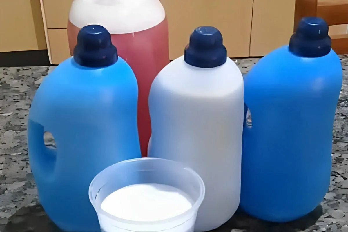 Amaciante de roupas caseiro feito com 4 ingredientes deixa a
