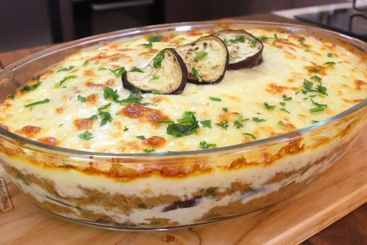 Aprenda a fazer lasanha de berinjela para deixar seu almoço