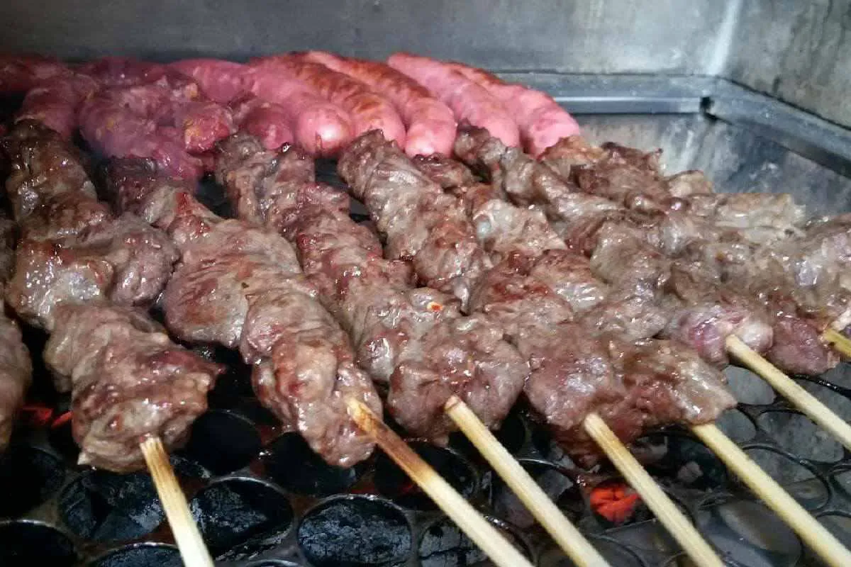 Aprenda a fazer o melhor espetinho de carne sem erro que fic