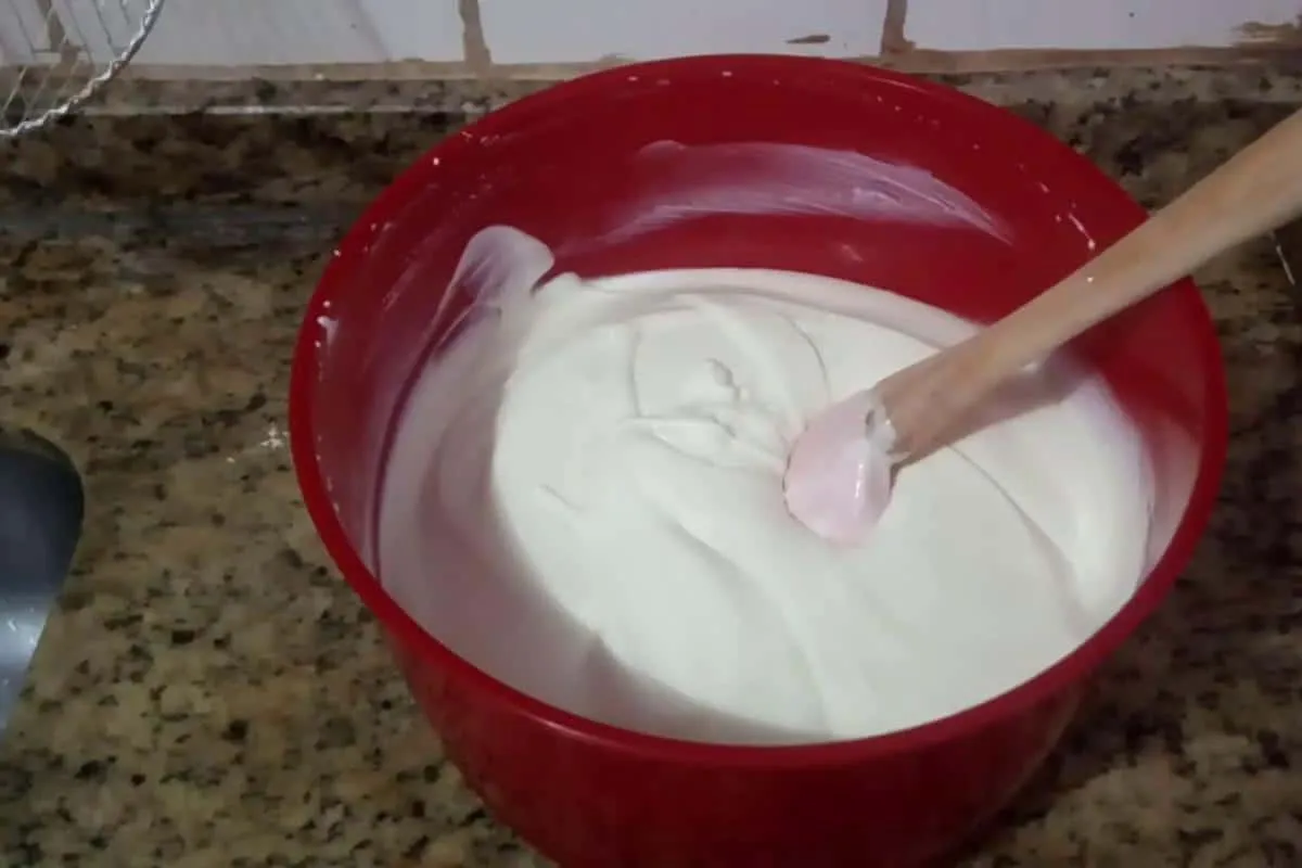 Aprenda a fazer recheio de bolo no pote bem fácil e econômic