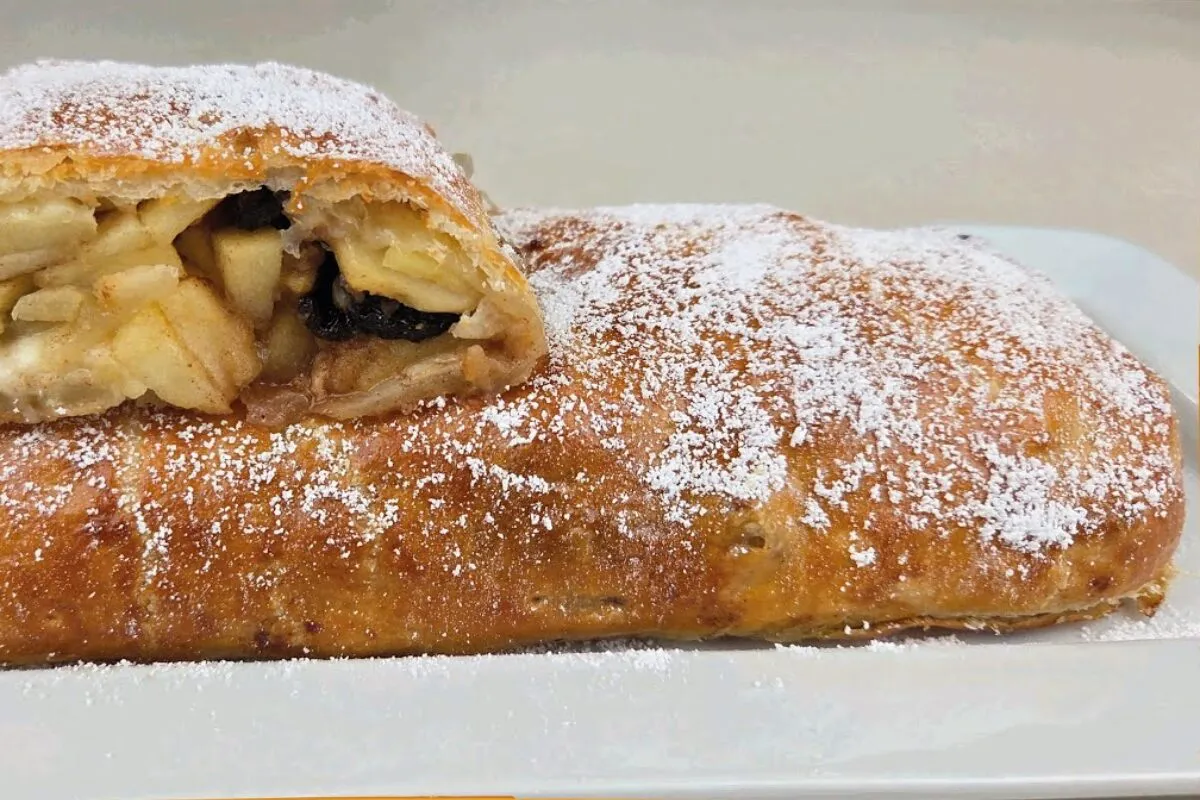 Aprenda a fazer strudel de maçã: receita de confeitaria chiq