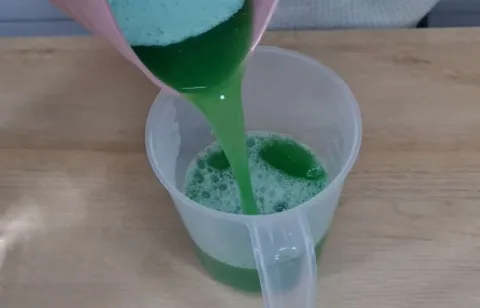 Aprenda a fazer um desinfetante caseiro concentrado super ef