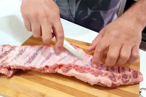 Aprenda a preparar costelinha suína assada de um jeito que v