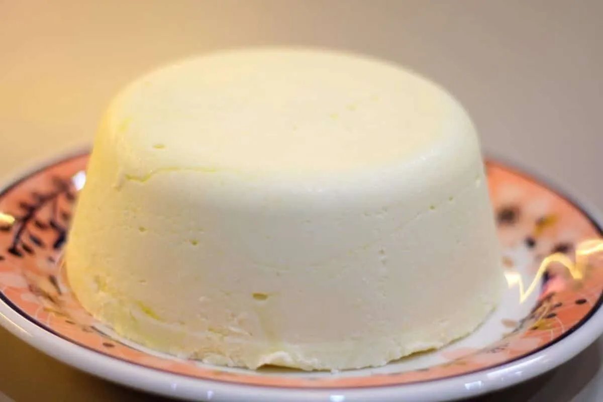 Aprenda a preparar um queijo caseiro incrível com 4 ingredie