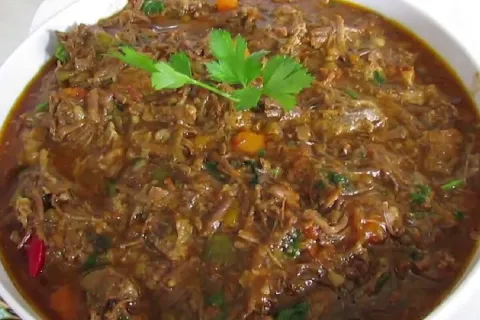 Aprenda hoje a receita perfeita de carne louca que fica muit