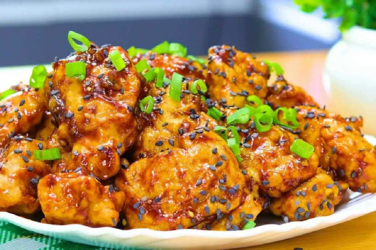 Aprendi a fazer um molho que deixa o peito de frango suculen