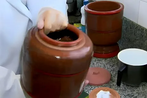 Aprendi como limpar filtro de barro para deixar a água de ca