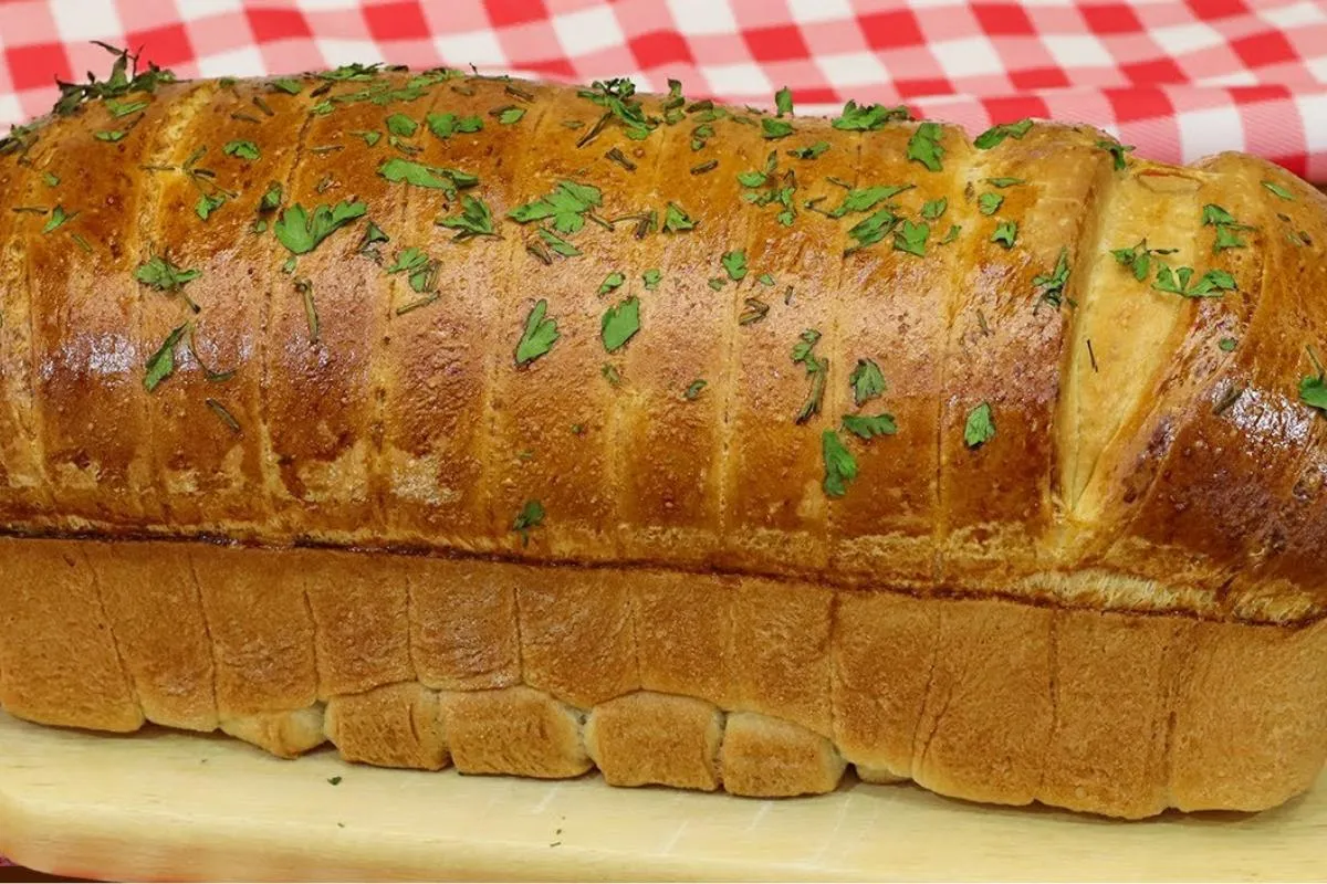 Aprendi uma receita de pão recheado de calabresa que é um es