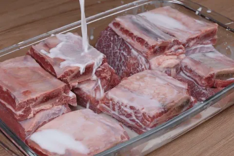 Aqui está a melhor receita de costela assada que você vai ap