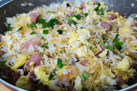Arroz Biro Biro super colorido e bem temperado, para você tr