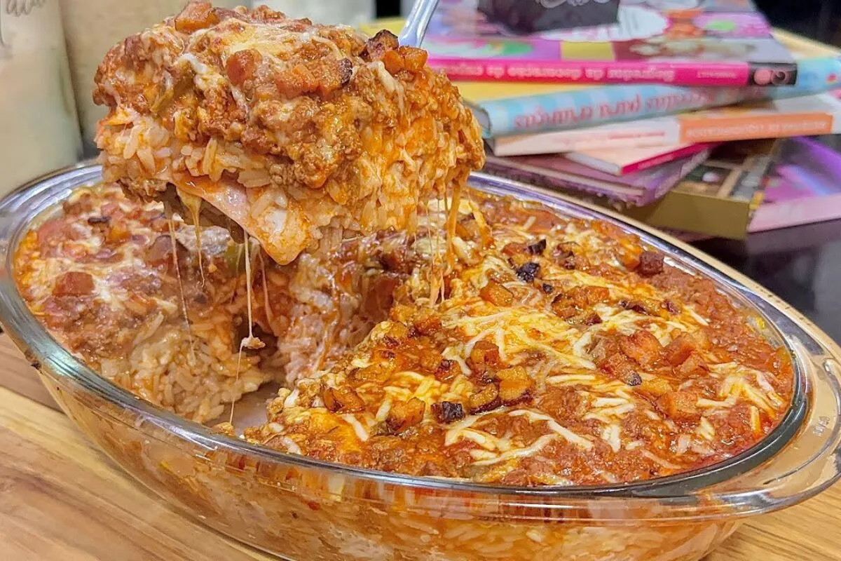 Arroz de forno delicioso e completo, para você fazer de um j