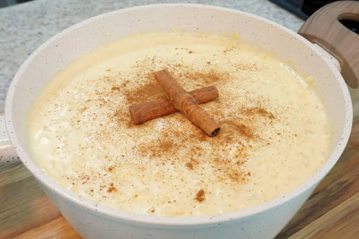 Arroz doce cremoso, um doce tradicional com aquele gostinho