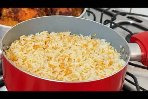 Arroz frito com alho bem soltinho e aromático para você dar 