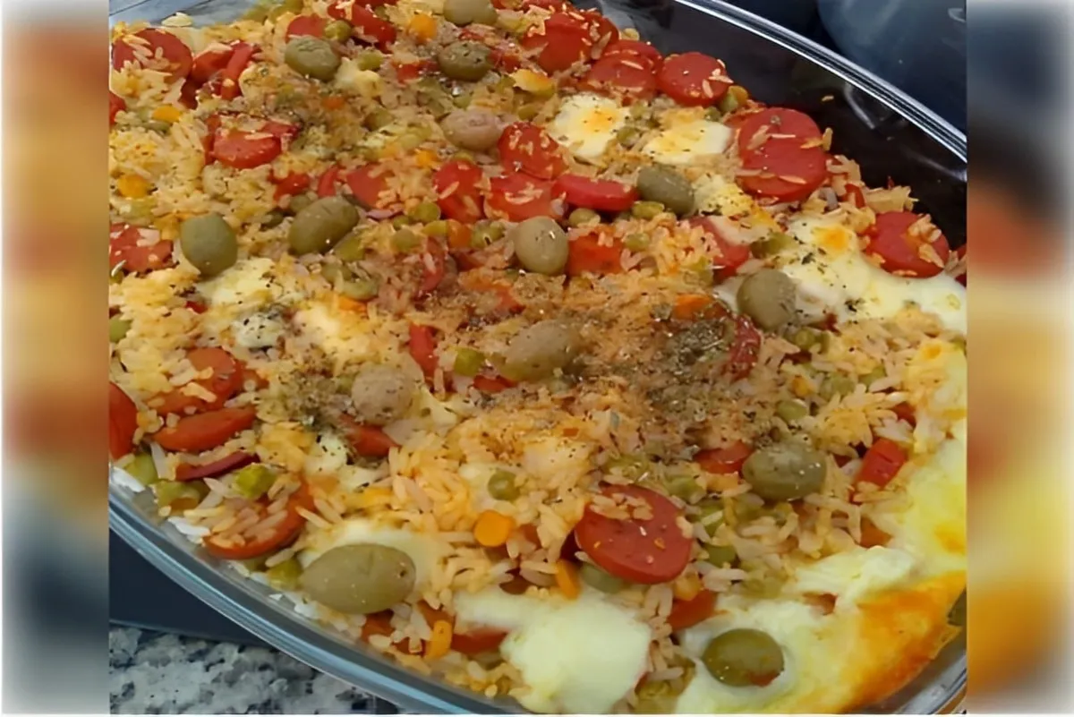 Arroz temperado recheado com azeitona ovo e salsicha uma del