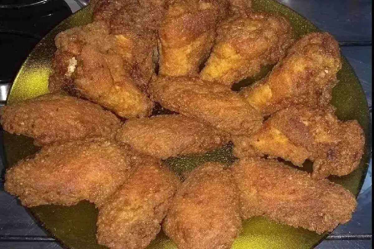 Asinha de frango crocante com um segredo especial na hora de