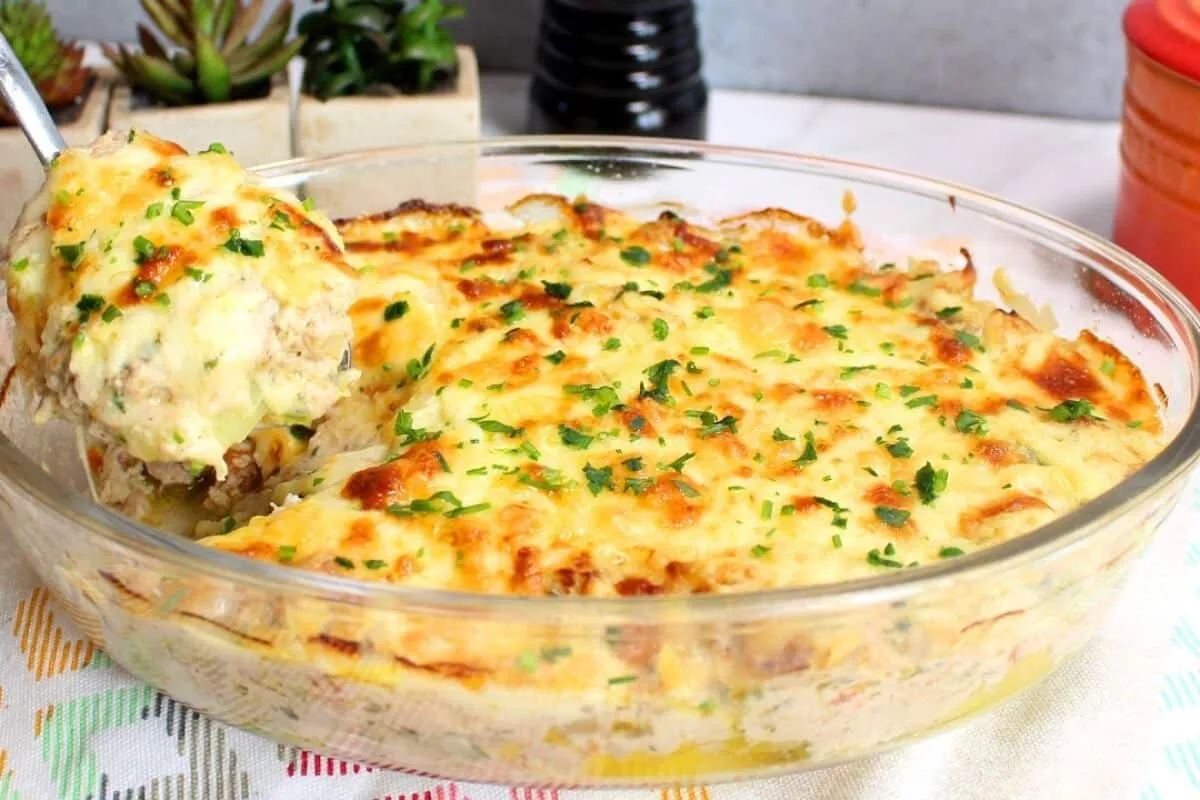 Atum gratinado com batata, econômico e delicioso, perfeito p