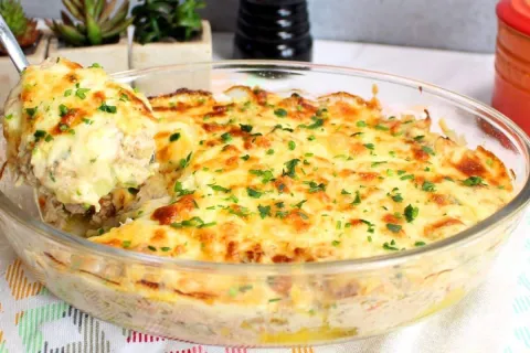 Atum gratinado com batata, econômico e delicioso, perfeito p