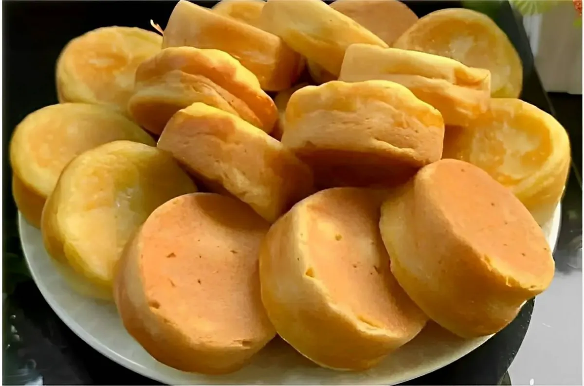 Barrigudinho de frigideira um pãozinho de banana frito perfe