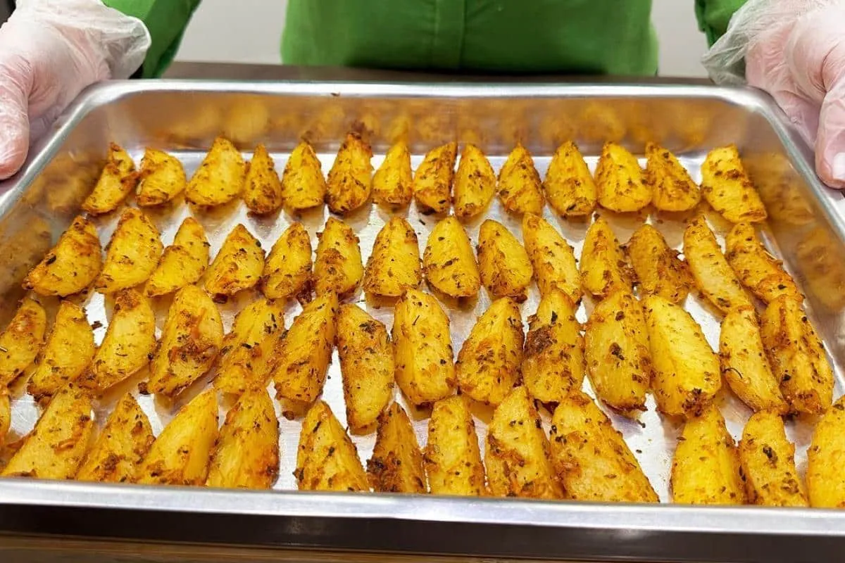 Batata assada gostosa e sequinha: nunca você vai querer faze
