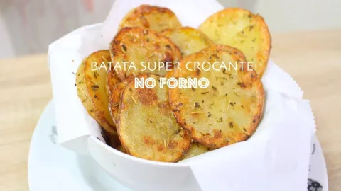 Batata crocante temperada fica muito mais gostosa que batata