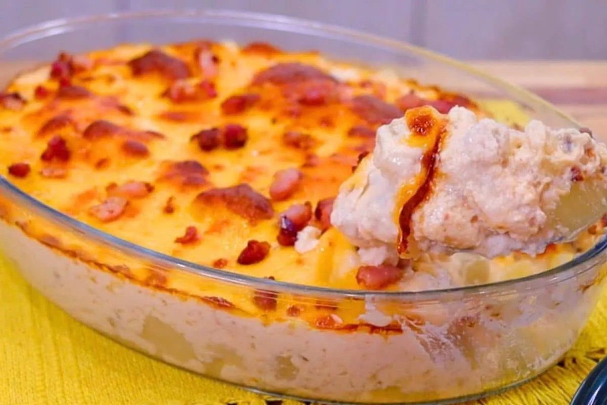 Batata gratinada cremosa que fica perfeito para acompanhar s