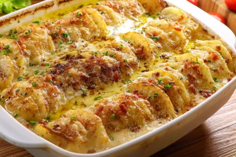 Batata gratinada deliciosa e suculenta, ideal para deixar to
