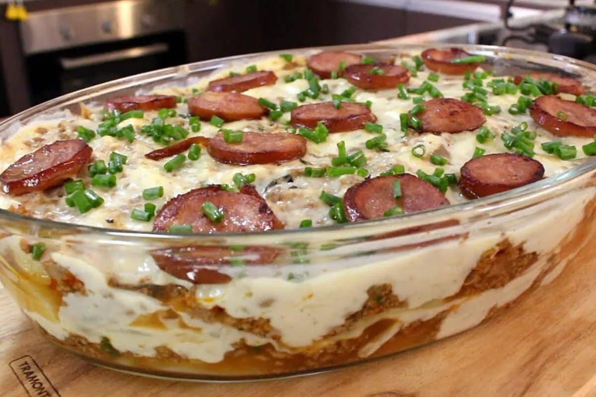 Batata recheada de forno com muito queijo e um recheio cremo