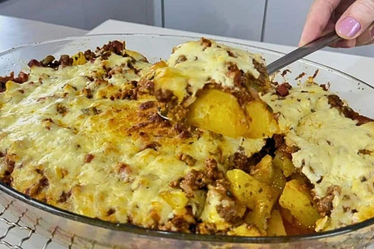 Batata recheada: surpreenda no almoço com esta versão incrív