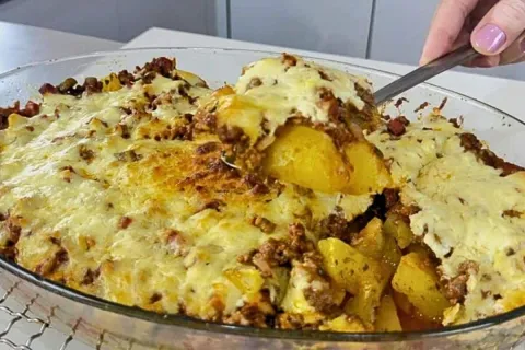 Batata recheada: surpreenda no almoço com esta versão incrív
