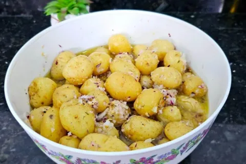 Batatinha em conserva: aprenda a fazer o clássico dos anos 9