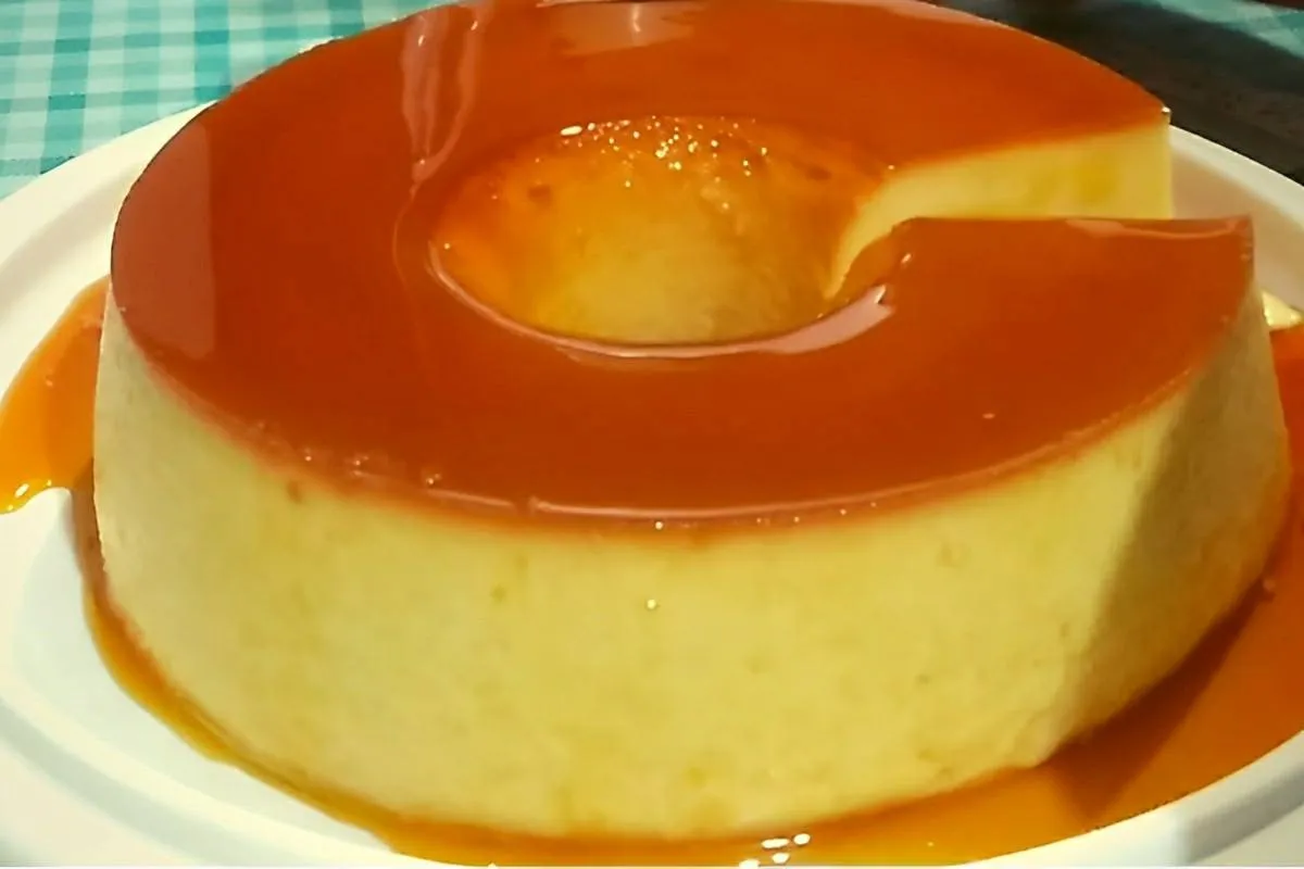 Bati leite ovos e leite condensado e fiz um pudim de leite c