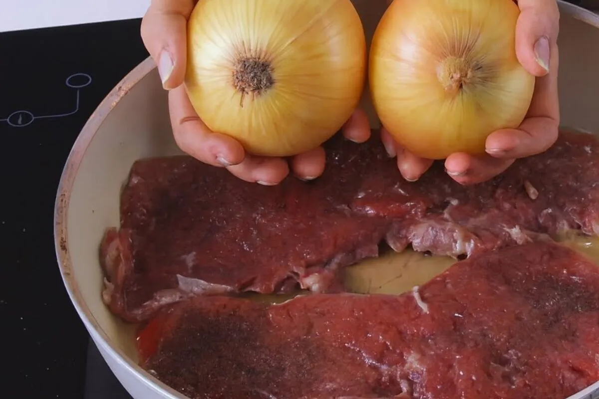 Bife acebolado suculento e muito saboroso, que todos amam, p