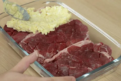 Bife de forno de um jeito que você nunca viu muito saboroso 