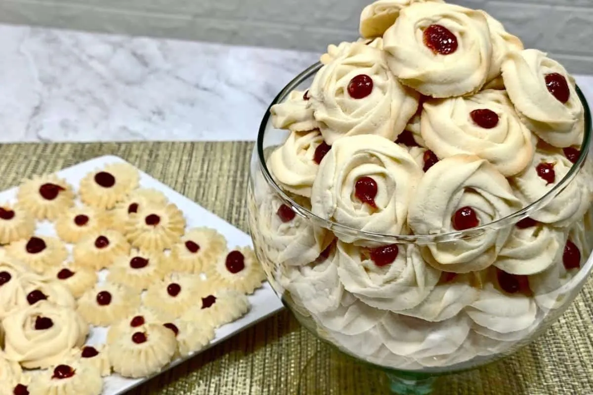 Biscoitinho amanteigado com goiabada fácil de fazer que desm