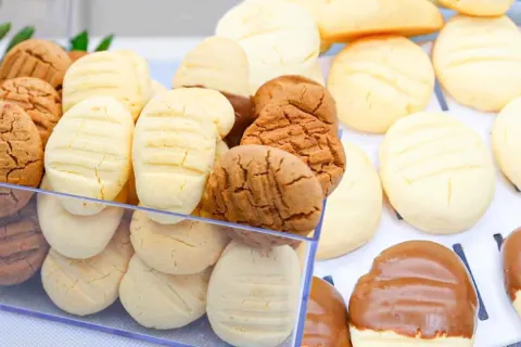 Biscoitinho amanteigado que derrete na boca e leva só 3 ingr