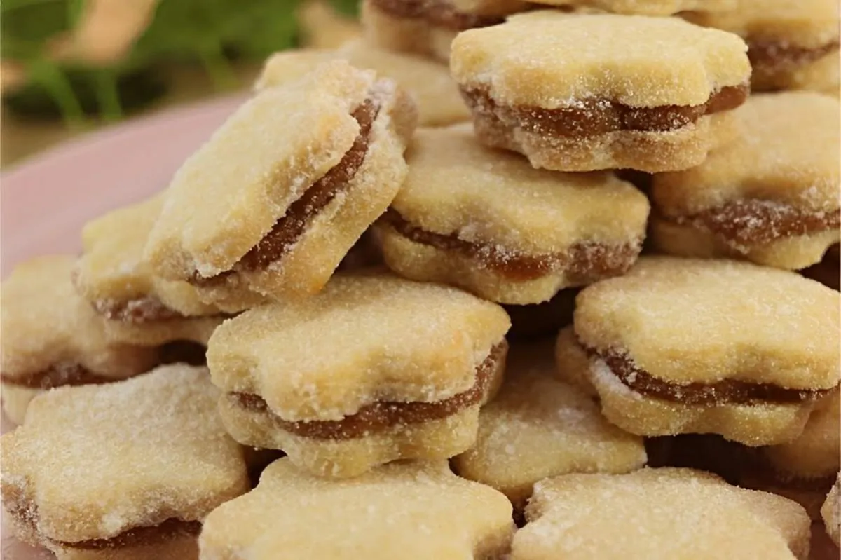 Biscoitinho casadinho de doce de leite que derrete na boca p