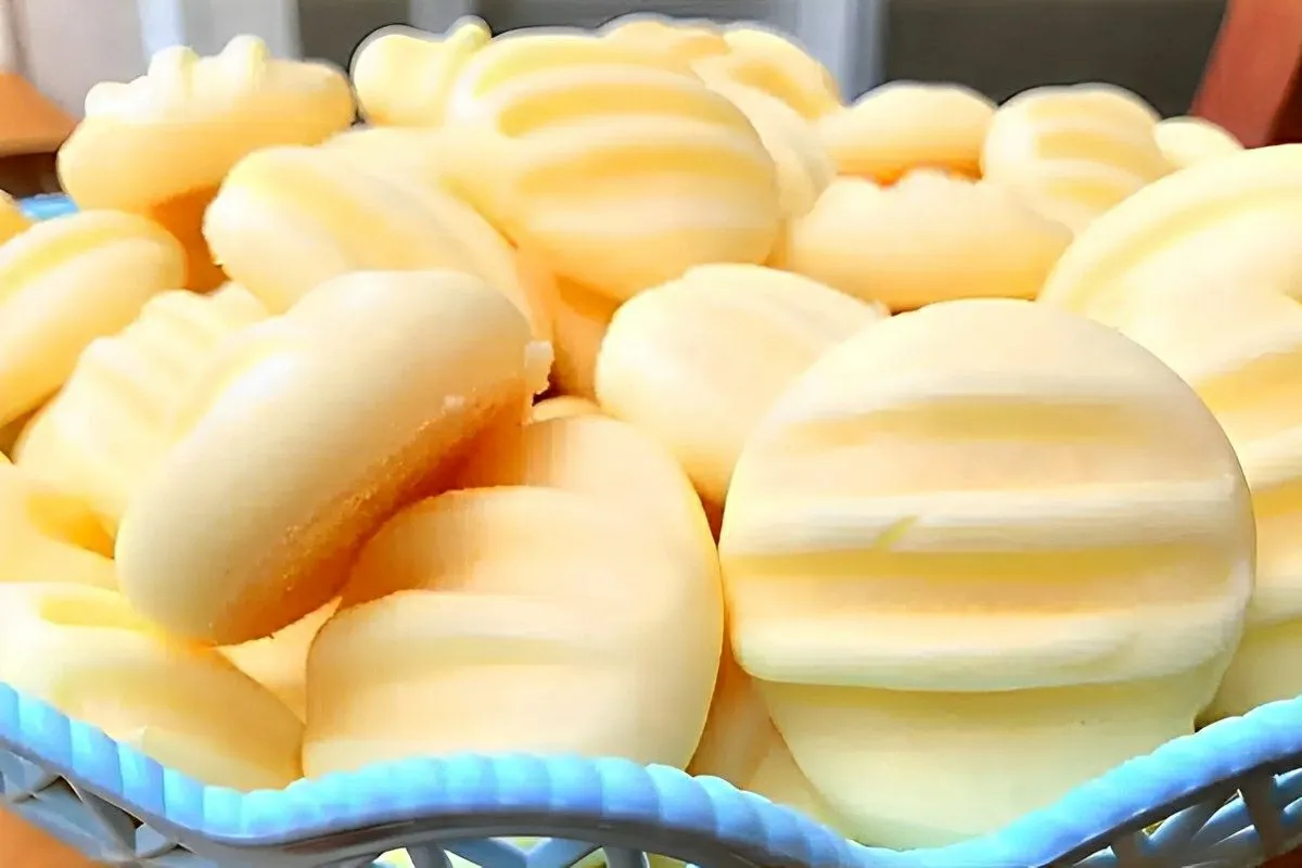 Biscoitinho caseiro de leite condensado que derrete na boca